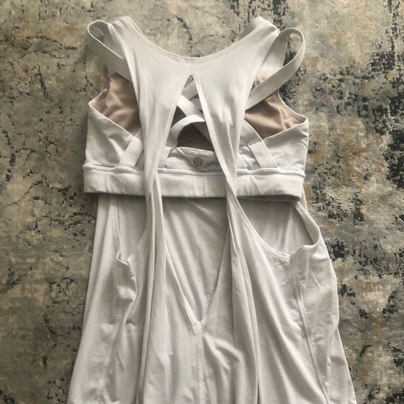 Lululemon Ready & Go tank, size 6 - Picture 3 of 3